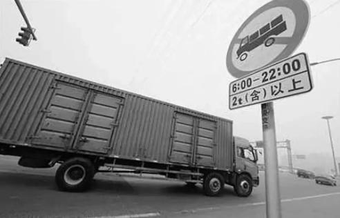 危險品運輸車即日起全國范圍限行 全國將嚴查危險品運輸車 危險品運輸車即日起全國范圍限行 全國將嚴查危險品運輸車
