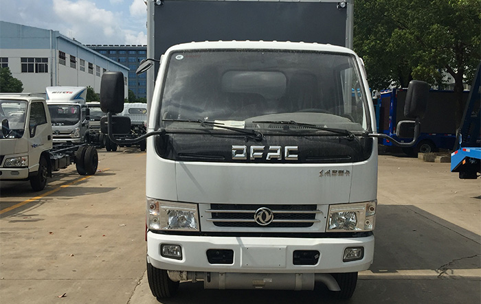 東風危險品箱式運輸車桶裝油漆涂料甲醇乙醇危險品箱式運輸車