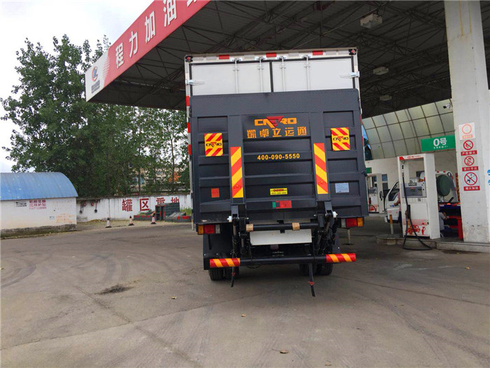 柳汽危險品箱式運輸車10噸桶裝油漆甲醇危險品箱式運輸車