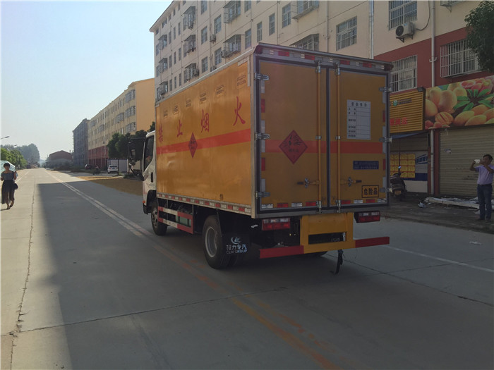 解放藍牌危險品箱式運輸車桶裝硫酸蒸餾水危險品箱式運輸車