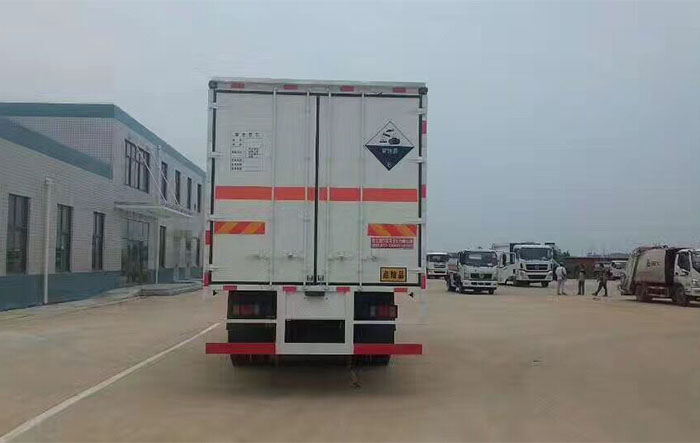 柳汽危險(xiǎn)品箱式運(yùn)輸車9.9噸桶裝硫酸蒸餾水危險(xiǎn)品運(yùn)輸車