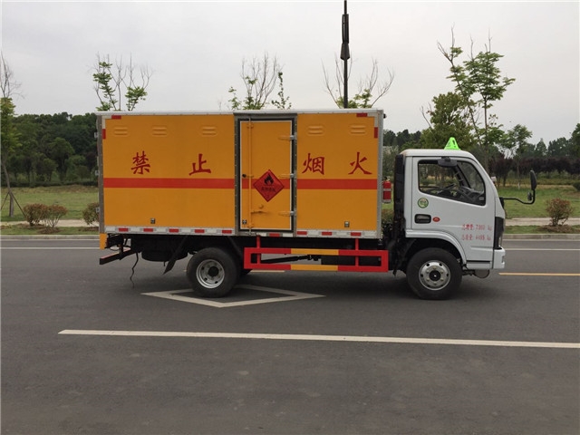 國六藍牌東風多利卡民爆運輸車