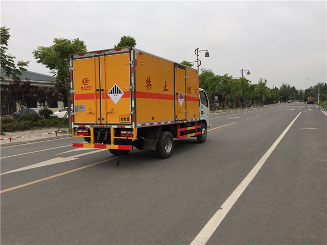 國六藍牌東風多利卡民爆運輸車