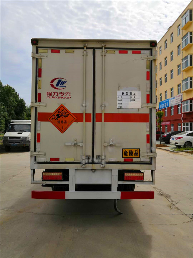 國(guó)六東風(fēng)多利卡民爆運(yùn)輸車