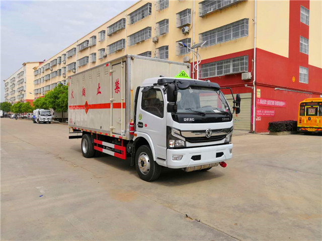 國(guó)六東風(fēng)多利卡民爆運(yùn)輸車