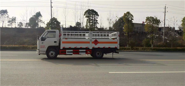 國六藍(lán)牌江鈴氣瓶運(yùn)輸車