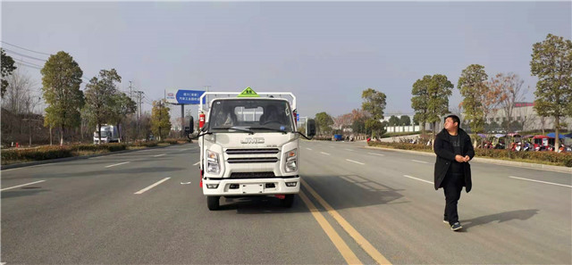 國六藍(lán)牌江鈴氣瓶運(yùn)輸車