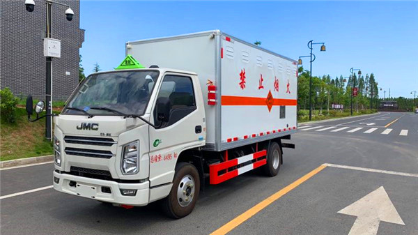 江鈴危險(xiǎn)品廂式運(yùn)輸車(chē) 江鈴危險(xiǎn)品廂式運(yùn)輸車(chē)