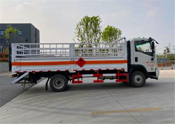 液化氣瓶運(yùn)輸車 液化氣瓶運(yùn)輸車